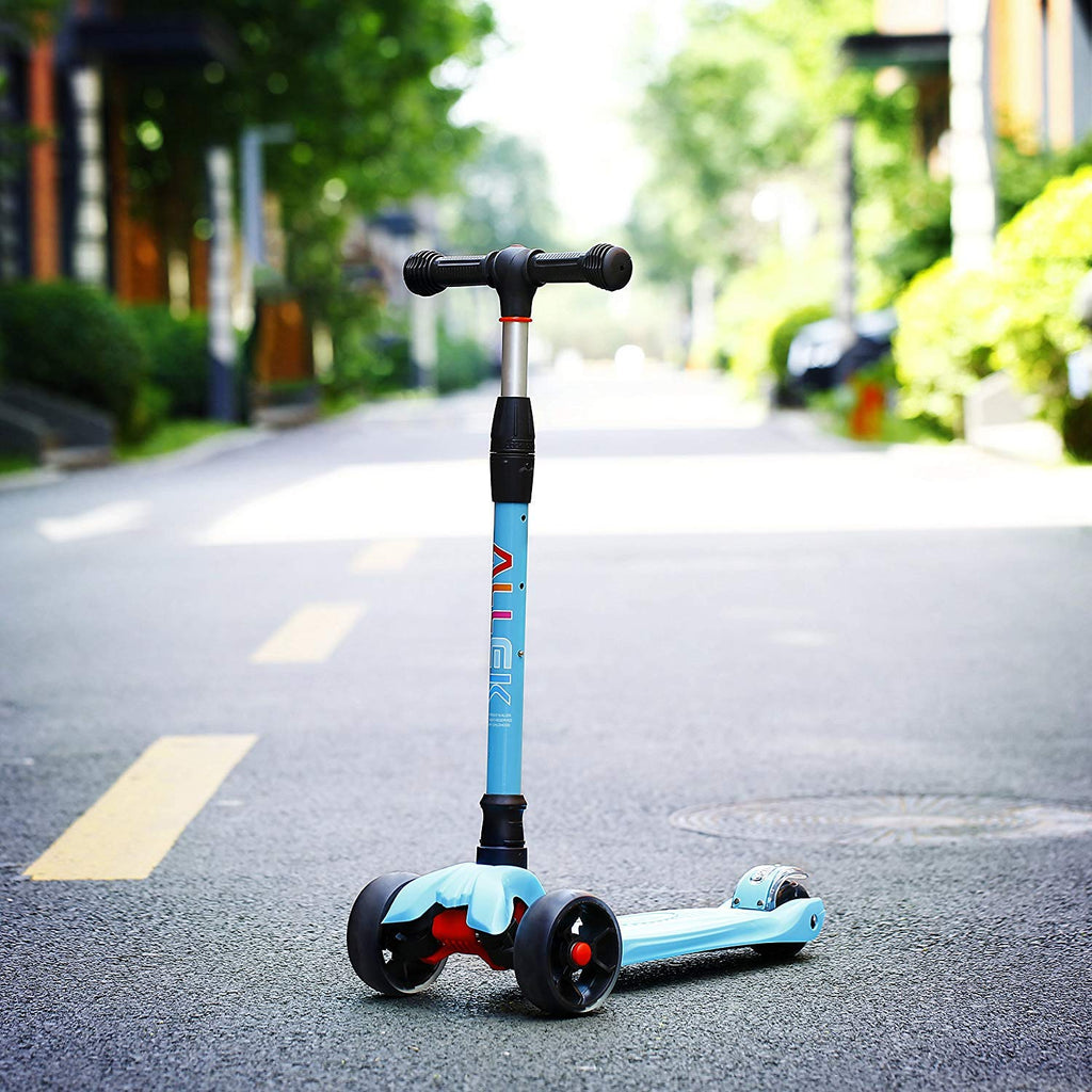 Kick Scooter with Light-Up Wheels and Adjustable Heights T476380